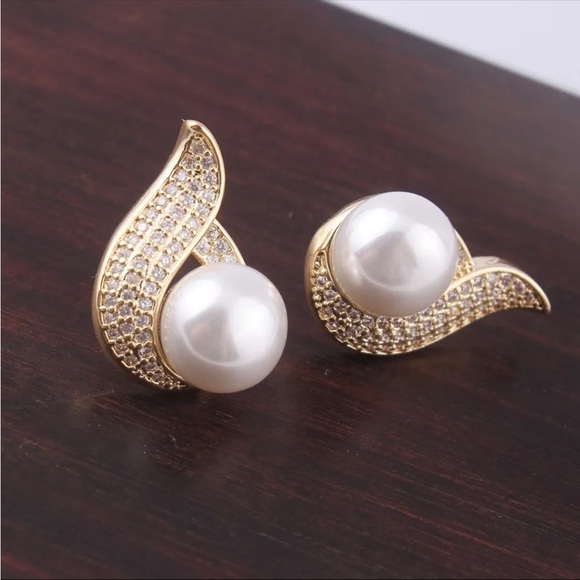 Gold Sparkly Cubic Zircon Pearl tear Drop Sparkly New - Picture 4 of 8